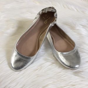 DSW Mix No 6 Silver Flats.